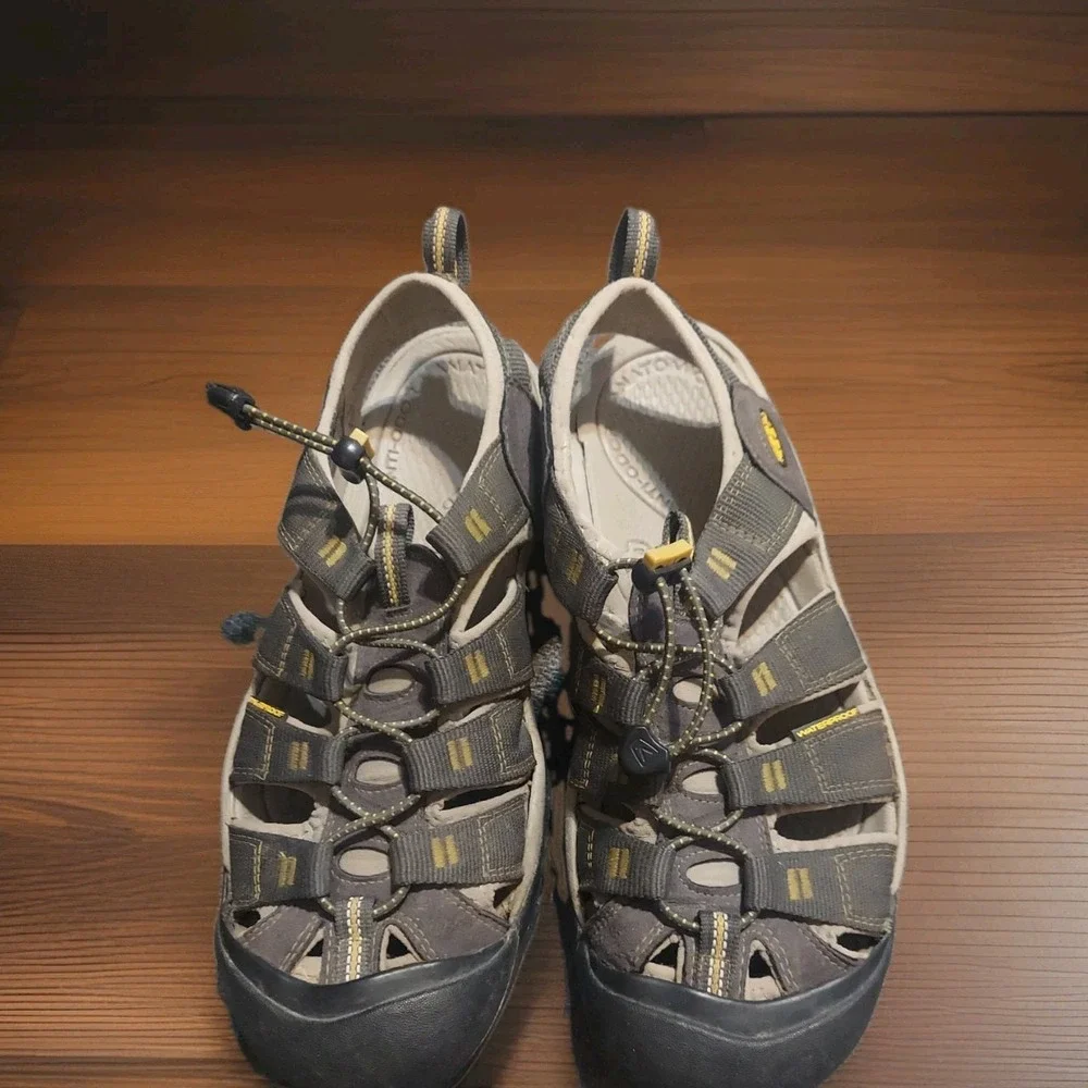 Keen Mens Sandals Newport H2 Black Grey Waterproof Sport Hiking Shoes SZ 10.5
